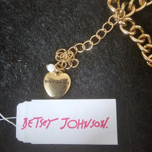 Beautiful Betsey Johnson Pearl Necklace (never worn) - Picture 5 of 6